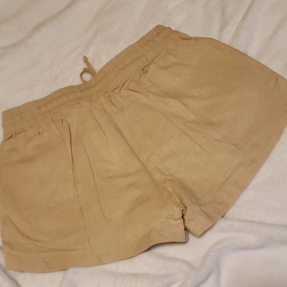 NWT linen shorts - Picture 2 of 3